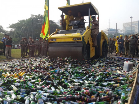 14.997 Botol Miras Dimusnahkan di Monas