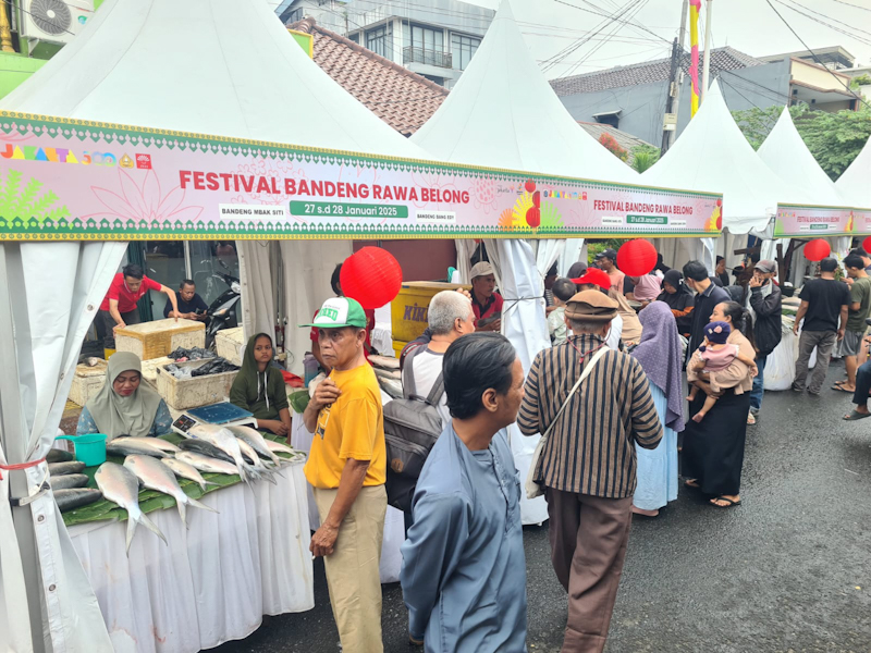 Festival Bandeng Rawa Belong 2025 Ramai Dikunjungi Warga