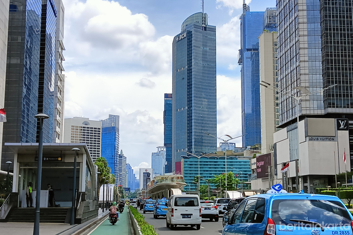 Cuaca berawan menaungi wilayah Jakarta hari ini