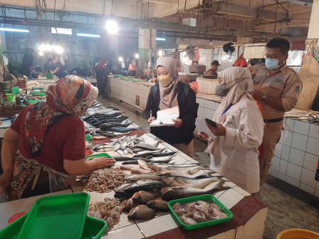 Personel Gabungan Lakukan Pengawasan di Lima Pasar Tradisional di Jaktim