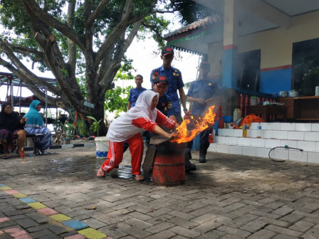  PKH Kelurahan Pulau Panggang Disosialisasikan Penanganan Kebakaran 
