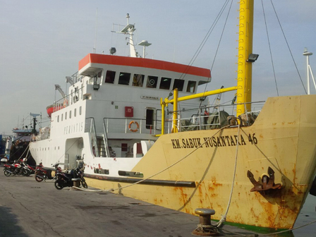 Wiasatawan Pulau Tidung Harus Pakai Kapal Pengumpan