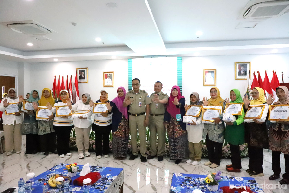 Para Kader pemenang Lomba Gebyar TP PKK Kecamatan Mampang Prapatan