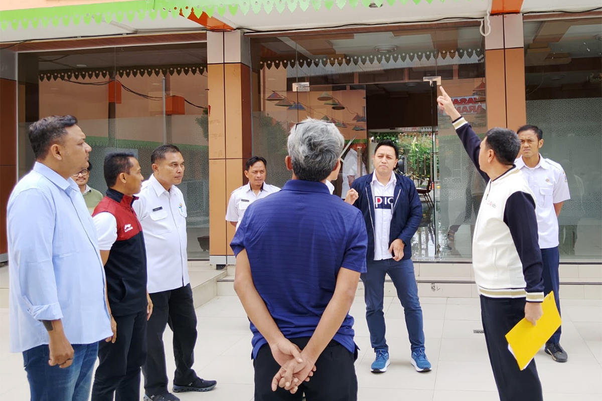 Andri Yansyah meninjau venue Gelanggang Remaja Jakarta Timur di Jalan Otista, Jatinegara