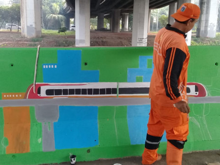 Kawasan Jembatan Goyang Pademangan Timur Dipercantik Mural