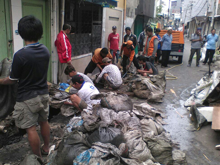 Saluran Air di Jalan Krendang Tengah Direfungsi