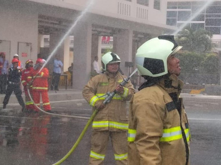 Sudin Gulkarmat Jakpus Gelar Pelatihan dan Simulasi Fire Drill di Apartemen Grand Pramuka