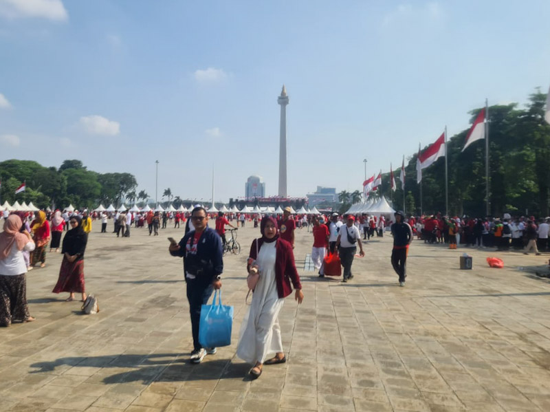 Ribuan Warga Padati Monas 
