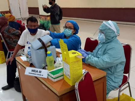 Vaksinasi COVID-19 Bagi Guru Digelar di Gelanggang Remaja Kecamatan Tanjung Priok 