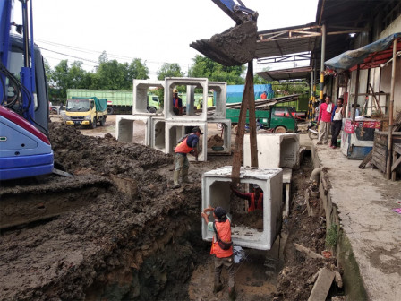 Cegah Banjir Food Station Buat Saluran, Waduk Hingga Sumur Resapan