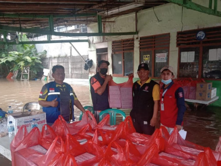 Sudin Sosial Jakarta Barat Distribusikan Bantuan Untuk Korban Banjir 
