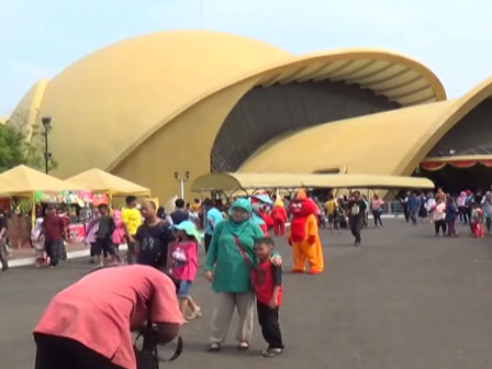 Libur Awal Tahun, Pengunjung TMII Membeludak