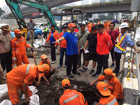 80 Petugas Tangani Genangan di Jl Jendral Sudirman