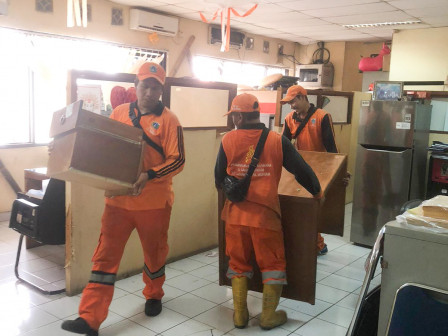 Direhab Berat, Layanan di Kelurahan Palmeriam Dipindah ke Balai Pustaka 