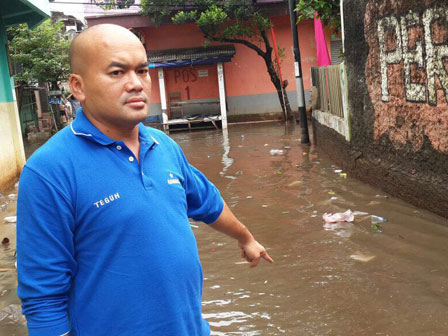 Tembok Rumah Warga Yang Jebol Di Kemang Dipasang Bronjong Batu