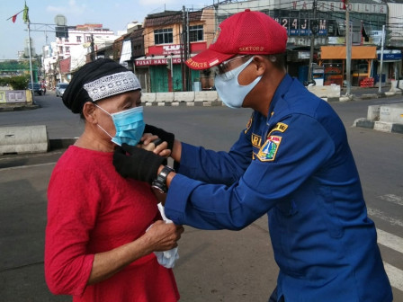 3000 Masker Gratis Dibagikan Kepada Warga Pasar Minggu