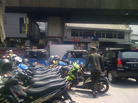 Izin Pertokoan di Kolong Jembatan Layang Asemka Mesti Ditinjau Kembali