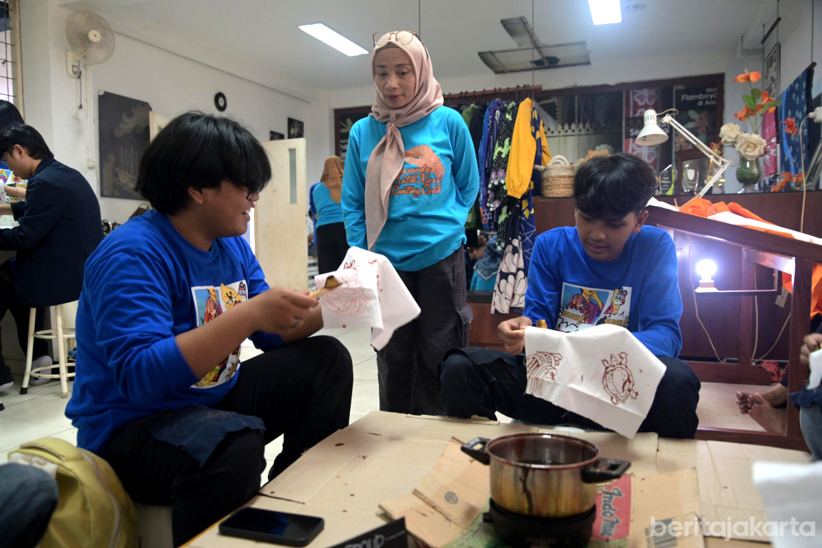Proses pembuatan batik Tugu di Famtrip Splash Blast North Creative Jakarta