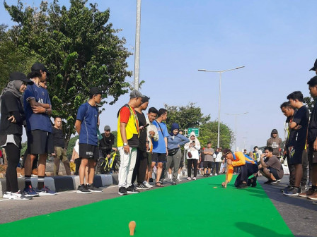 Eksebisi Olahraga Tradisional Meriahkan HBKB di Jalan Danau Sunter Selatan 