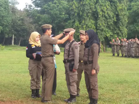  Wagub DKI sematkan baret kepada Kasatgas Satpol PP 