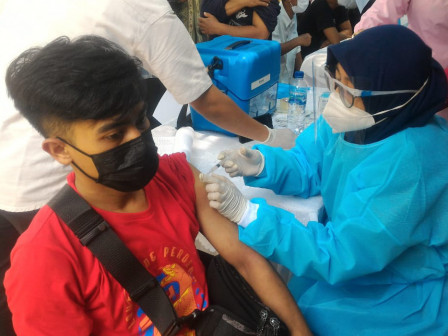  132 Peserta Pedagang Binaan JS 29 Taman Puring Disuntik Vaksin 