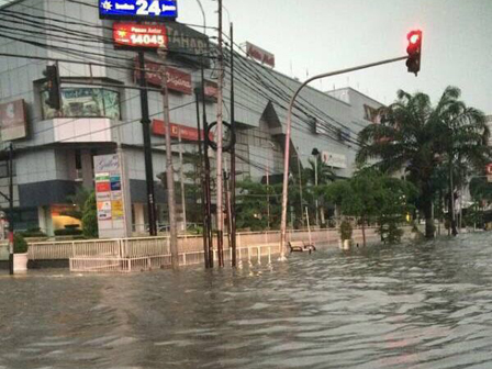 Sejumlah Jalan di Pulogadung Tergenang