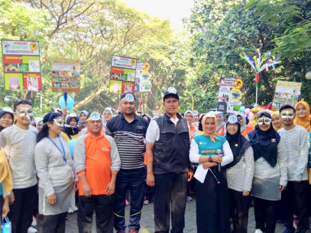  Kecamatan Kembangan Sosialisasi Pemberantasan Sarang Nyamuk Keliling Kampung 