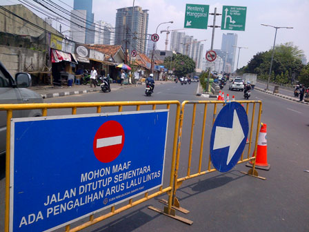 Hari Pertama Rekayasa, Lalin di Jl KH Mas Mansyur Macet