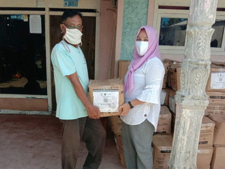 Kelurahan Pulau Pari Distribusikan 1.189 Paket Bantuan Sosial