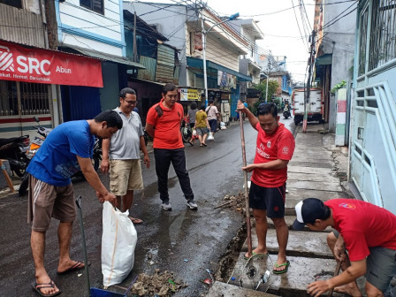 Kerja Bakti Digencarkan di Kelurahan Kalianyar