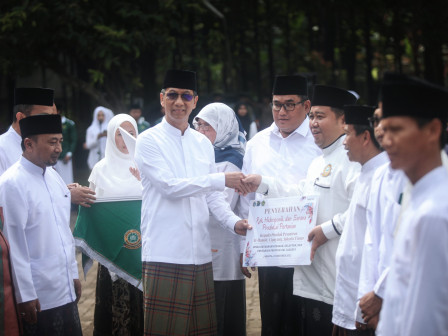 DKI Serahkan Bantuan Pertanian Perkotaan untuk 25 Ponpes di Jakarta