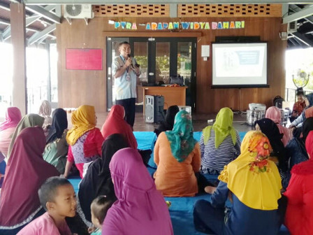BKR di Pulau Harapan Mendapatkan Edukasi Cara Mengontrol Anak
