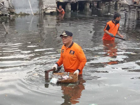 Aksi Jumat Bersih Pulau Kelapa Angkat 1.380 Kilogram Sampah