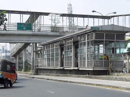 Halte Transjakarta Ciledug-Tendean Dirancang Ramah Disabilitas