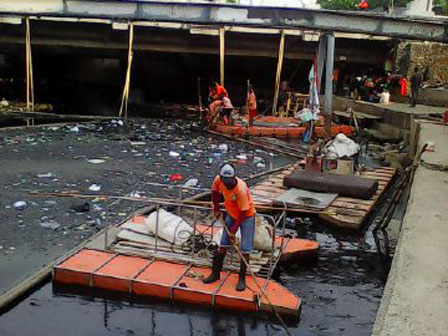 Musim Penghujan, DKI Kosentrasi Atasi Sampah Kali Ciliwung dan KBB