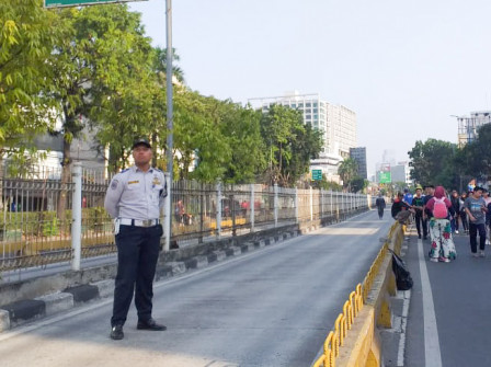 Sudin Perhubungan Jaksel Sterilisasi Jalur Busway di HBKB Mampang Prapatan Raya-Warung Jati Barat