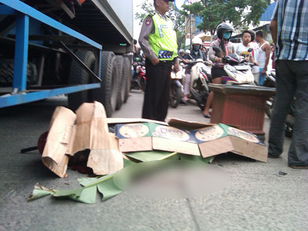 Terlindas Truk Trailer Pemotor Tewas Di Plumpang