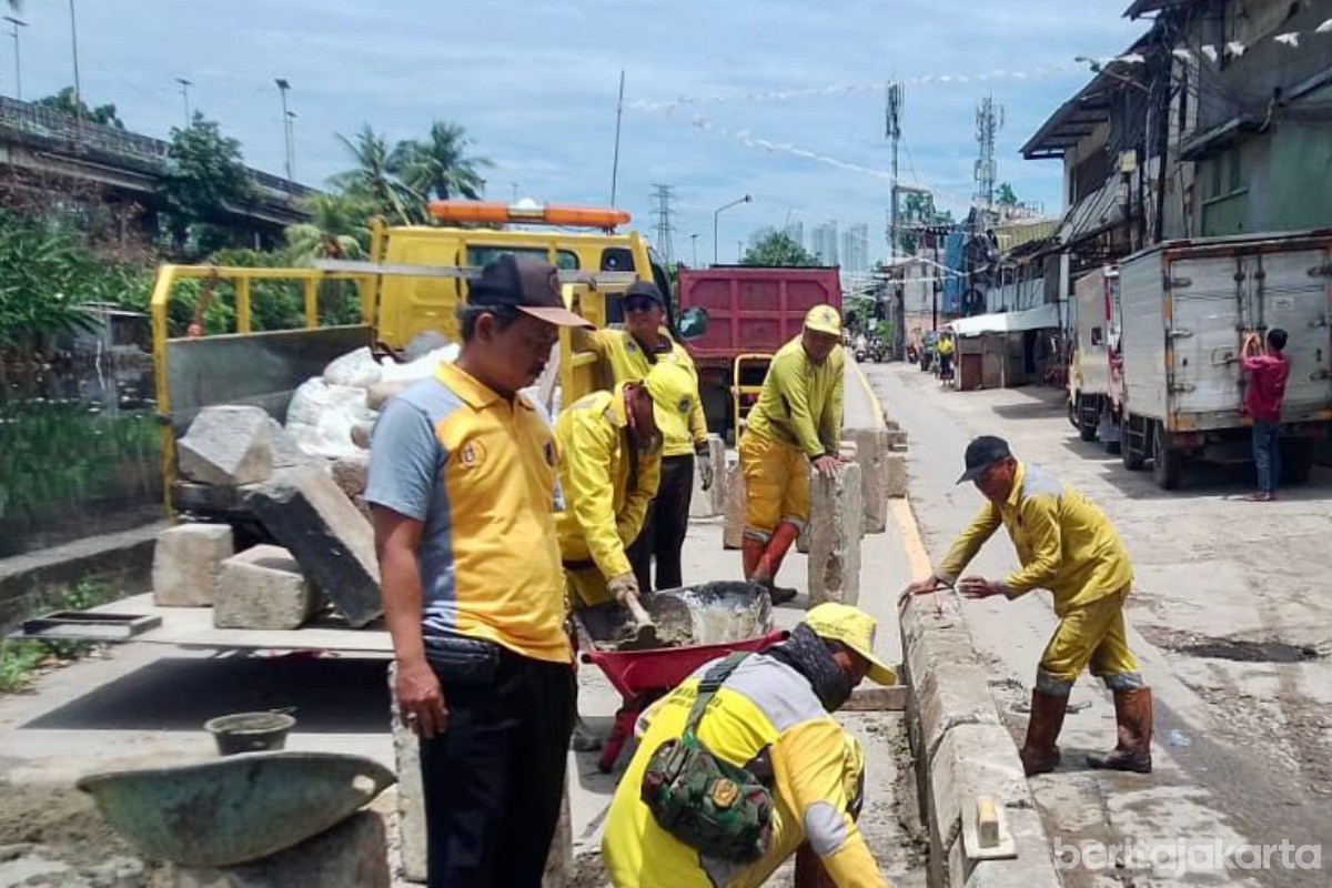 Jalan Beda Tinggi di Inspeksi Kali Duri Dipasang Kanstin