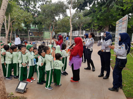  57 Anak TK Anak Bangsa Diberikan Edukasi Tertib Berlalu Lintas