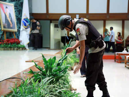 Tim Gegana Sisir Kompleks Balai Kota DKI