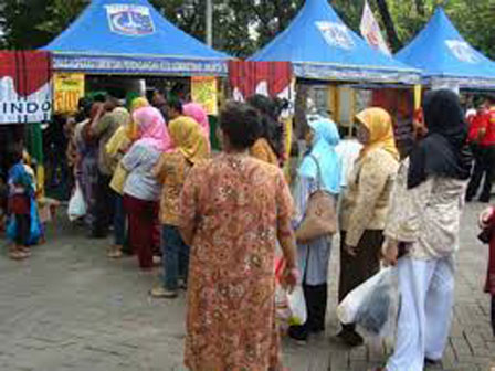 Pembagian sembako gratis