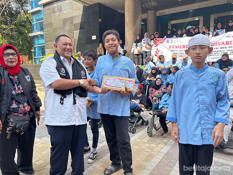 Wakil Wali Kota Jakarta Utara, Juaini Yusuf melepas rombongan RQD menuju Ocean Dream Samudera, Ancol