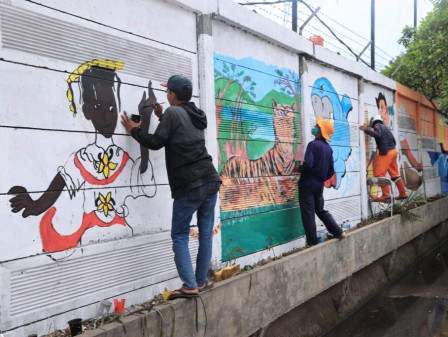 Tembok Pembatas Jalan RE Martadinata Mulai Dihiasi Mural Ikonik Jakarta
