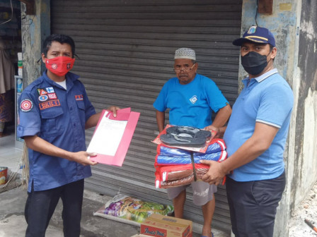 Sudinsos Jaktim Berikan Bantuan Korban Kebakaran di Pulogebang