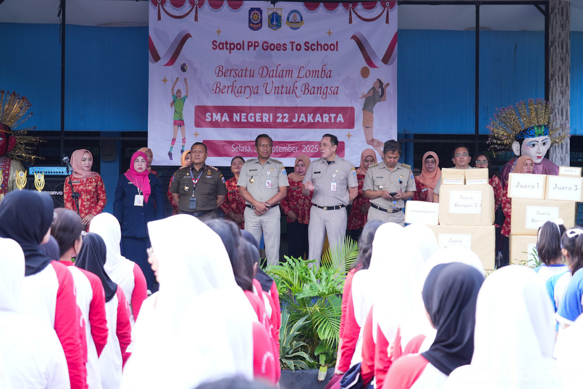 pelajar SMA mengikuti kegiatan sosialisasi dan edukasi stop bullying