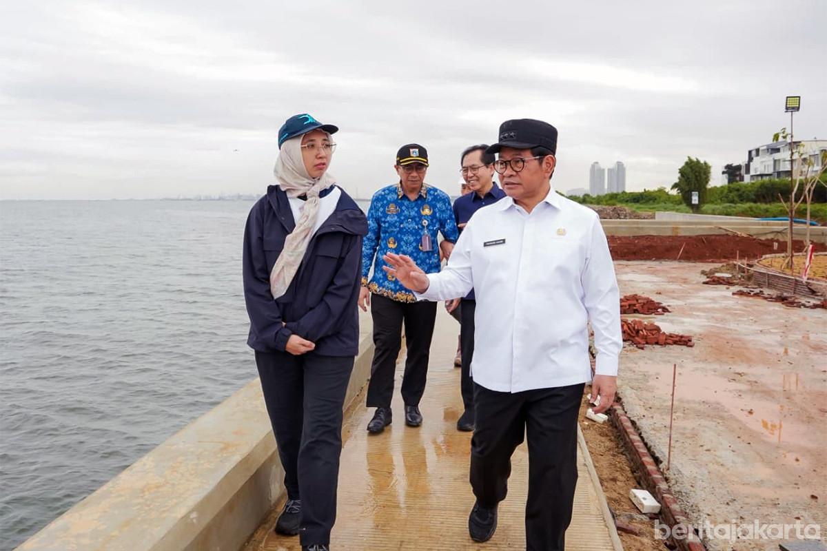 Pramono meninjau langsung progres pembangunan tanggul pengaman pantai NCICD segmen Ancol