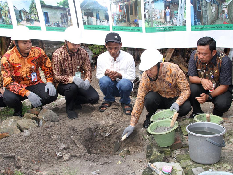  Bupati Kepulauan Seribu Leta Batu Pertama Rumah Beda Warga