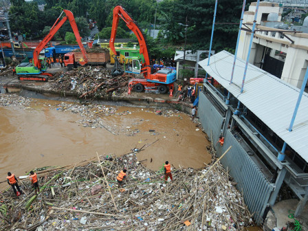  Banjir Kiriman Hasilkan 170 Ton Sampah 