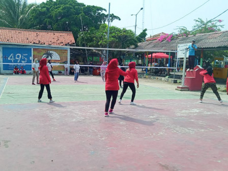  11 Tim Meriahkan Turnamen Volly Kelurahan Pulau Kelapa 