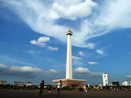 25 November, Monas Menjadi Oranye